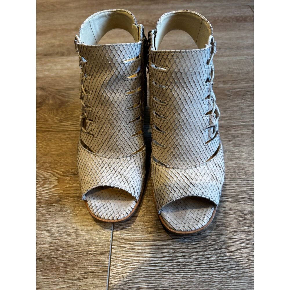 Women's PAUL GREEN Sabrina Block Heel Peep Toe in Nude Tan Size 8